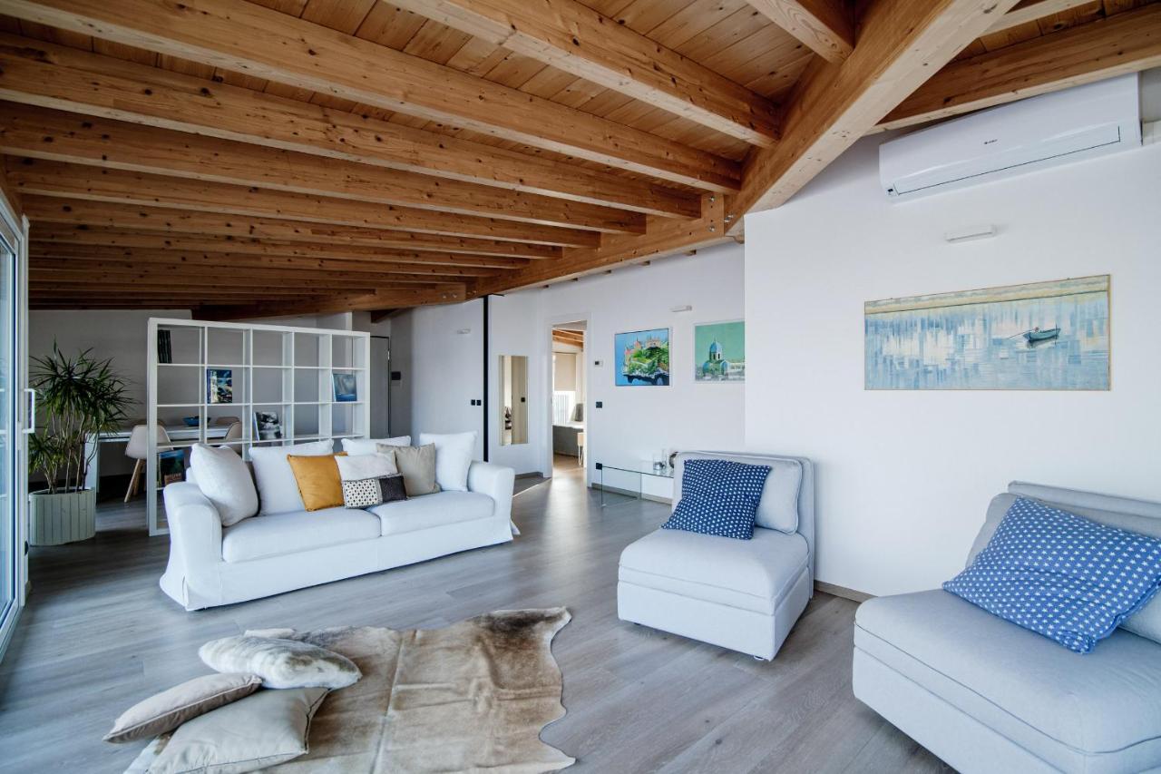 White Attic - By Myhomeincomo Camnago Volta Exterior photo