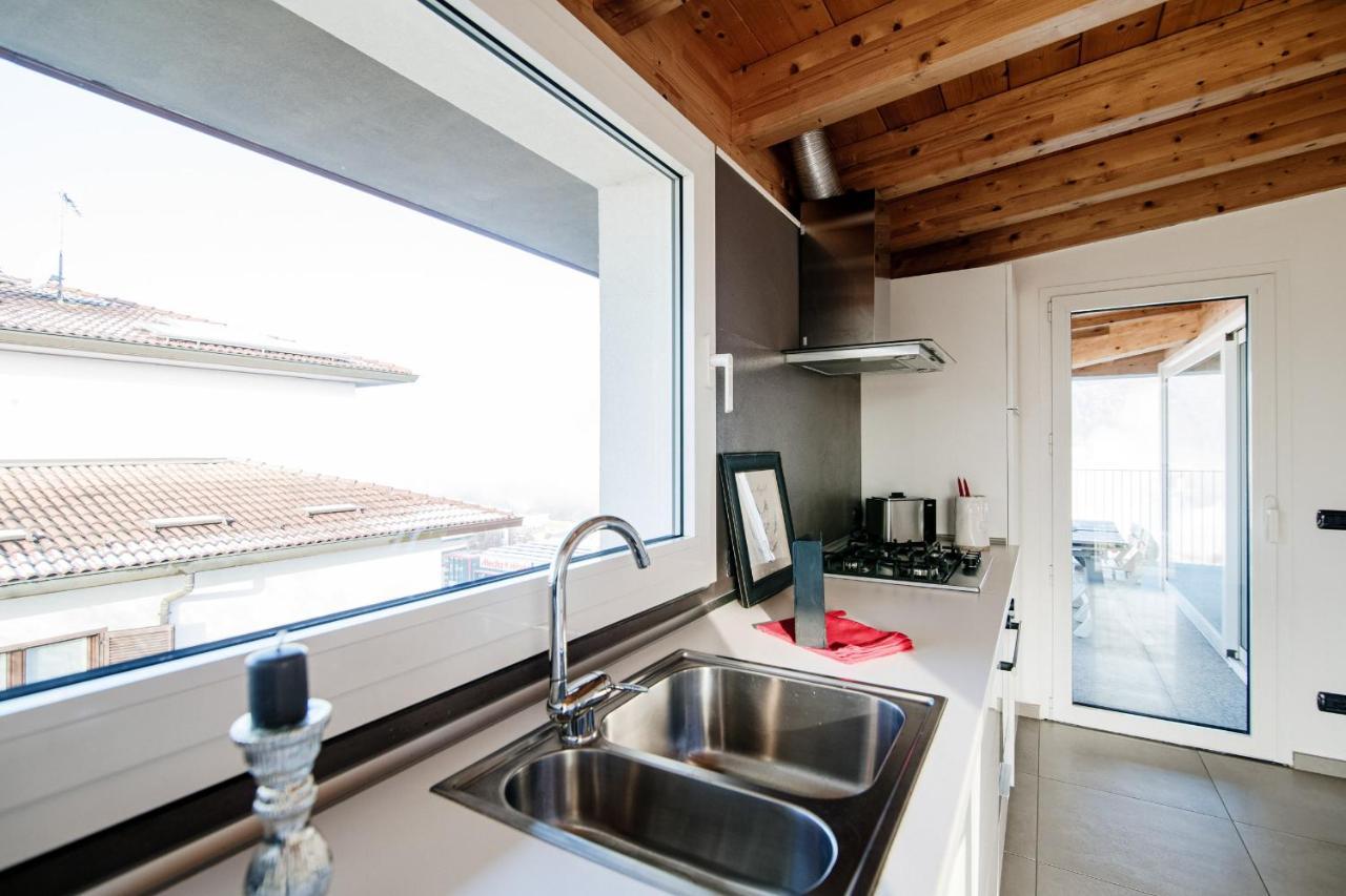 White Attic - By Myhomeincomo Camnago Volta Exterior photo