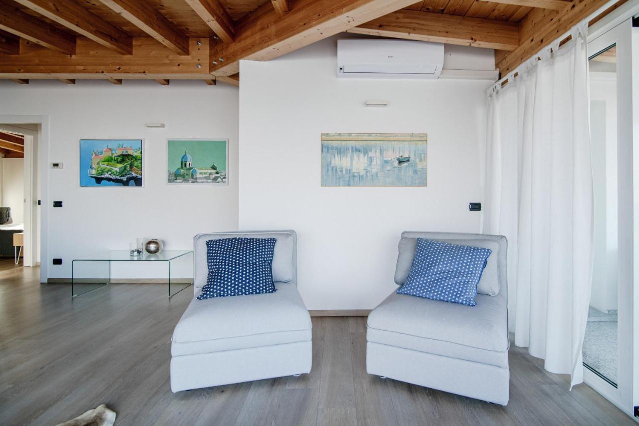 White Attic - By Myhomeincomo Camnago Volta Exterior photo