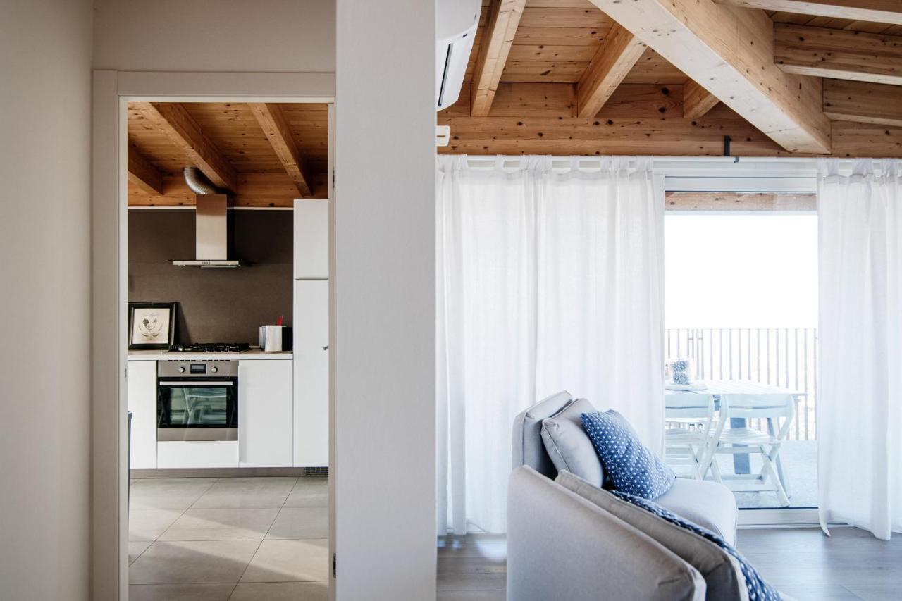 White Attic - By Myhomeincomo Camnago Volta Exterior photo