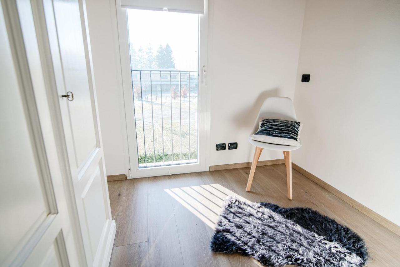 White Attic - By Myhomeincomo Camnago Volta Exterior photo