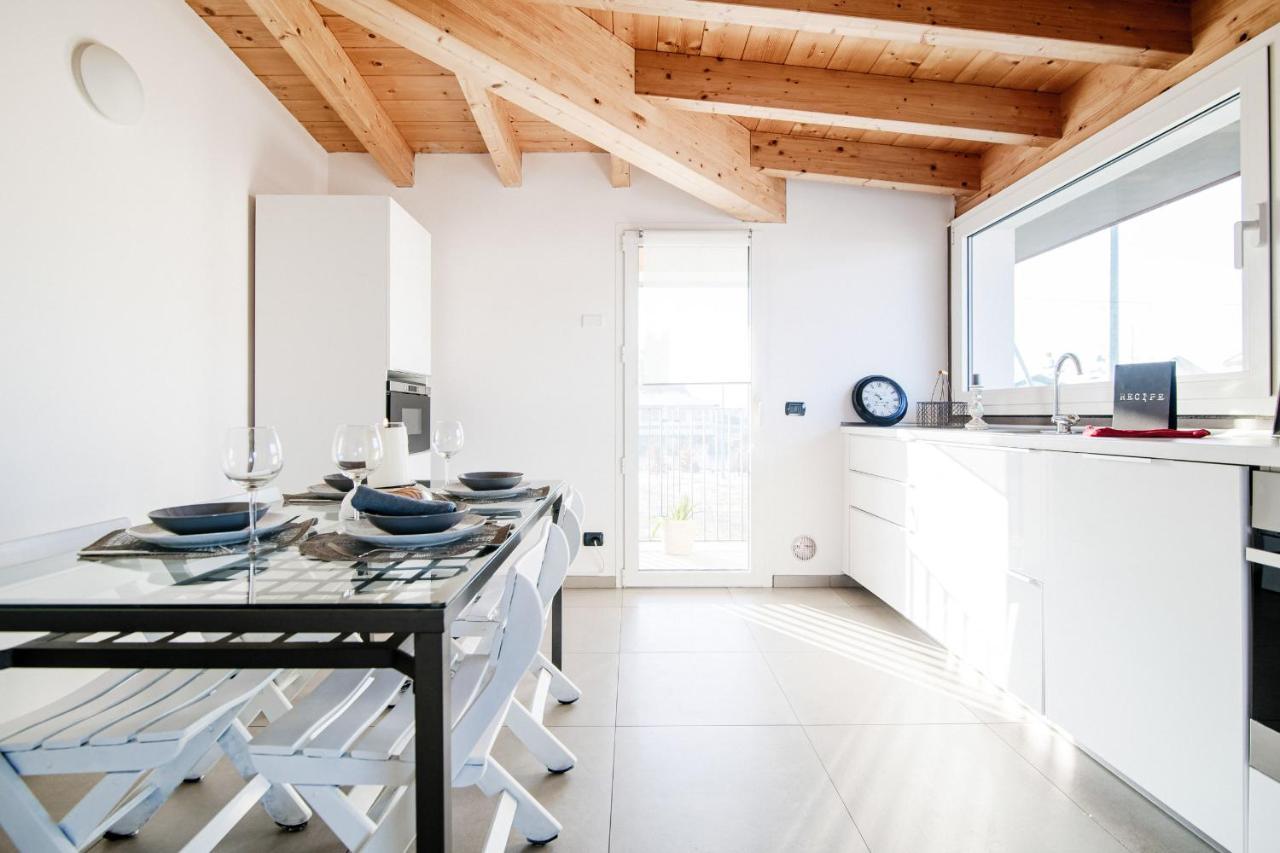 White Attic - By Myhomeincomo Camnago Volta Exterior photo