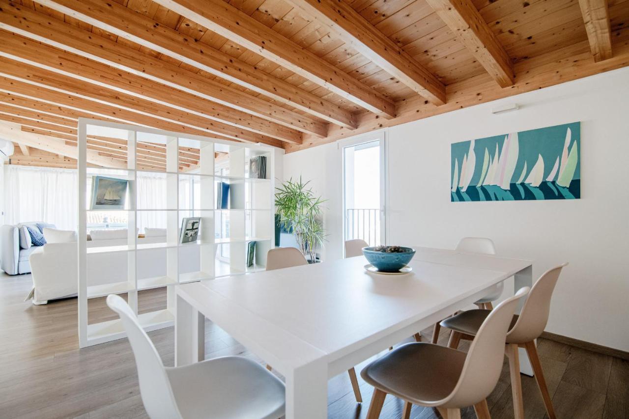 White Attic - By Myhomeincomo Camnago Volta Exterior photo