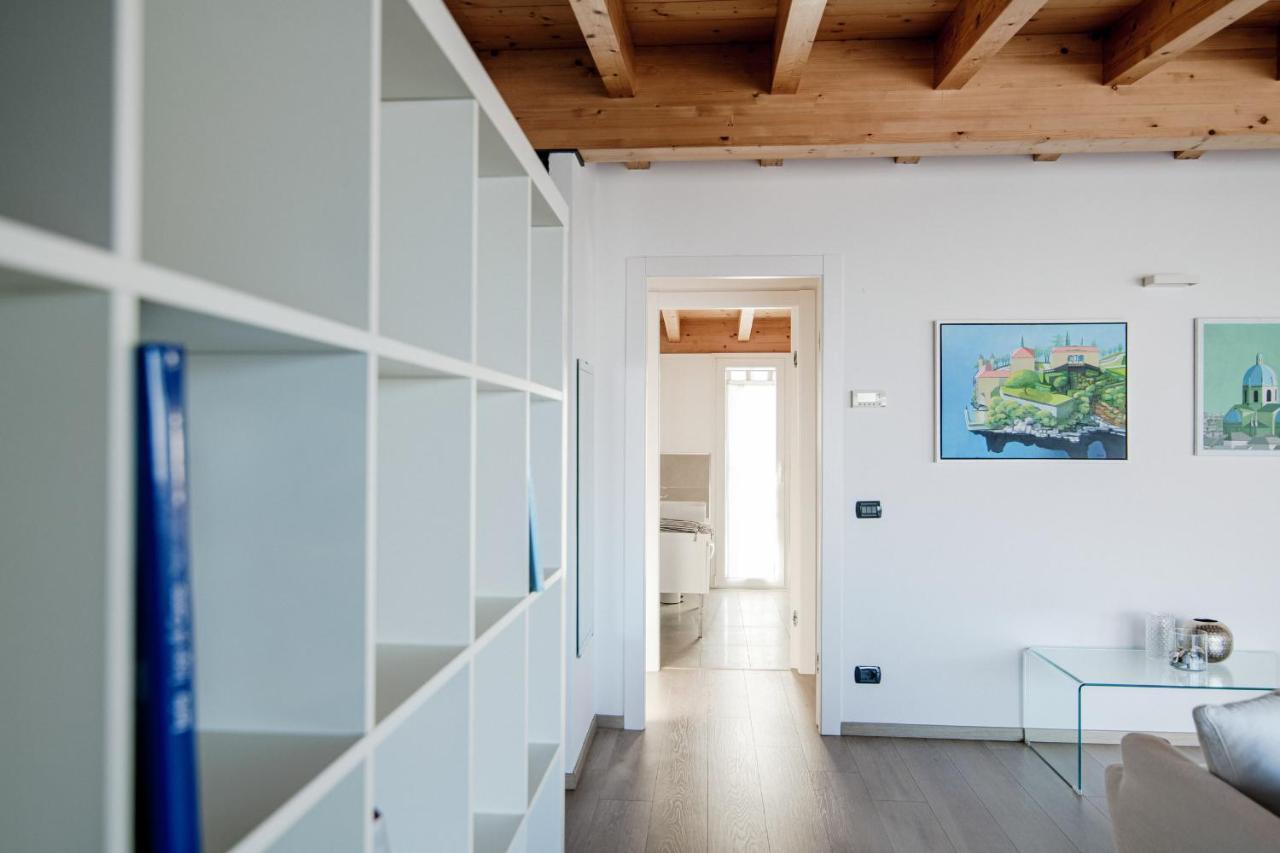 White Attic - By Myhomeincomo Camnago Volta Exterior photo